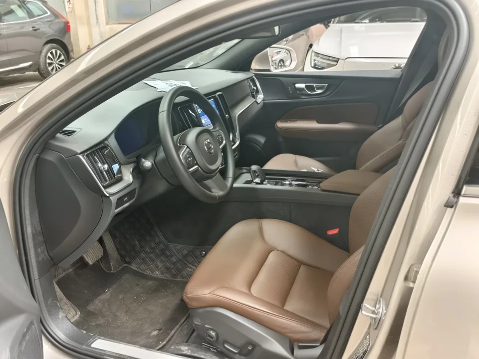 Volvo S60 S60 2025 Volvo S60 2025 B4 Zhiyi Luxury Edition 2025 — thumbnail 4