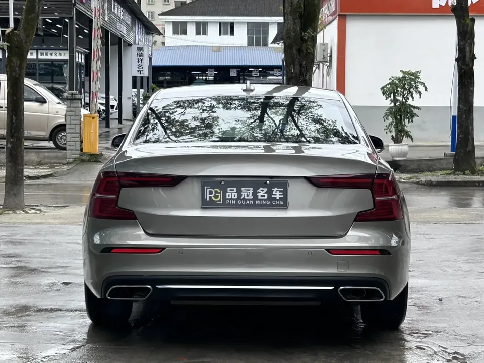 Volvo S60 Volvo S60 2022 B4 Zhiyi Luxury Edition 2022 — миниатюра 2