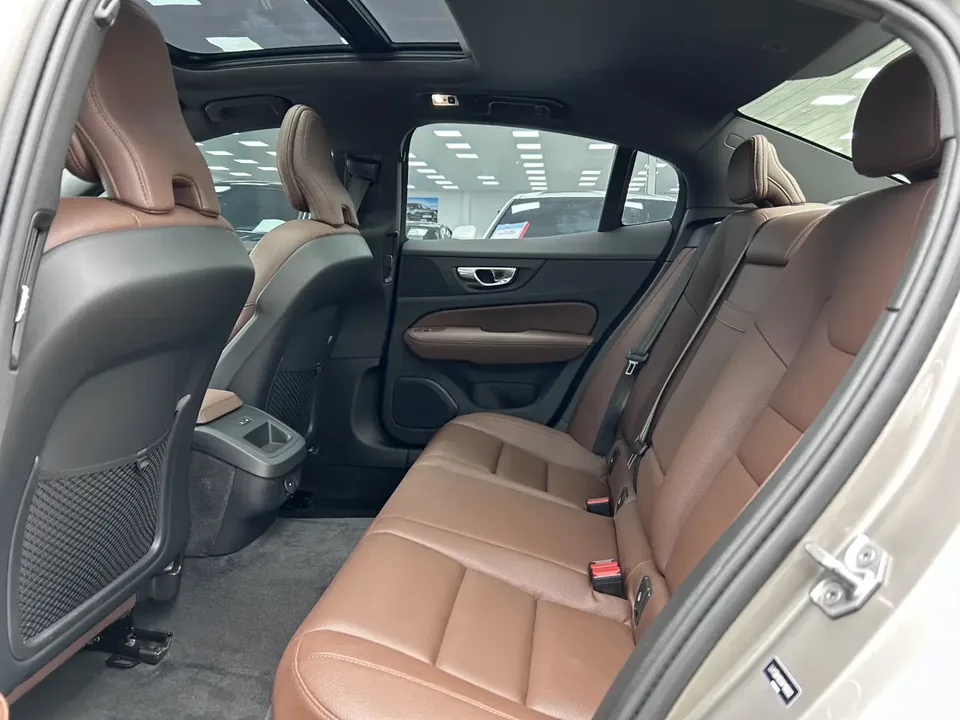 Volvo S60 Volvo S60 2022 B4 Zhiyi Luxury Edition 2022 — миниатюра 3
