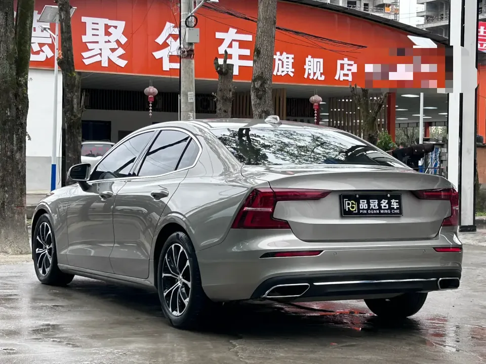 Volvo S60 Volvo S60 2022 B4 Zhiyi Luxury Edition 2022 — миниатюра 4
