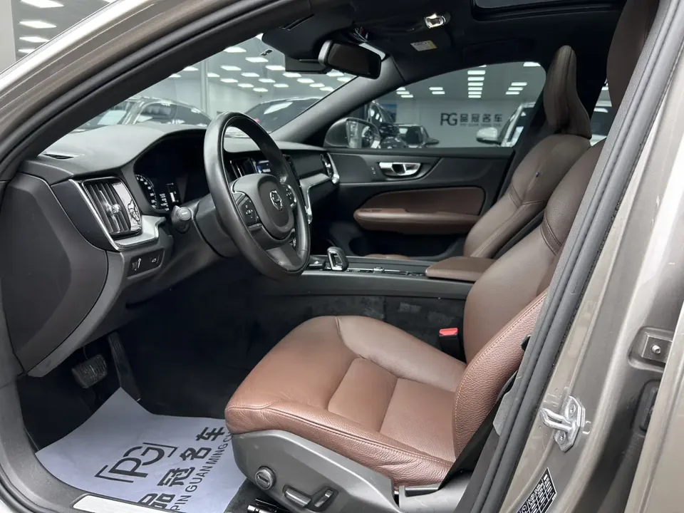 Volvo S60 Volvo S60 2022 B4 Zhiyi Luxury Edition 2022 — миниатюра 5