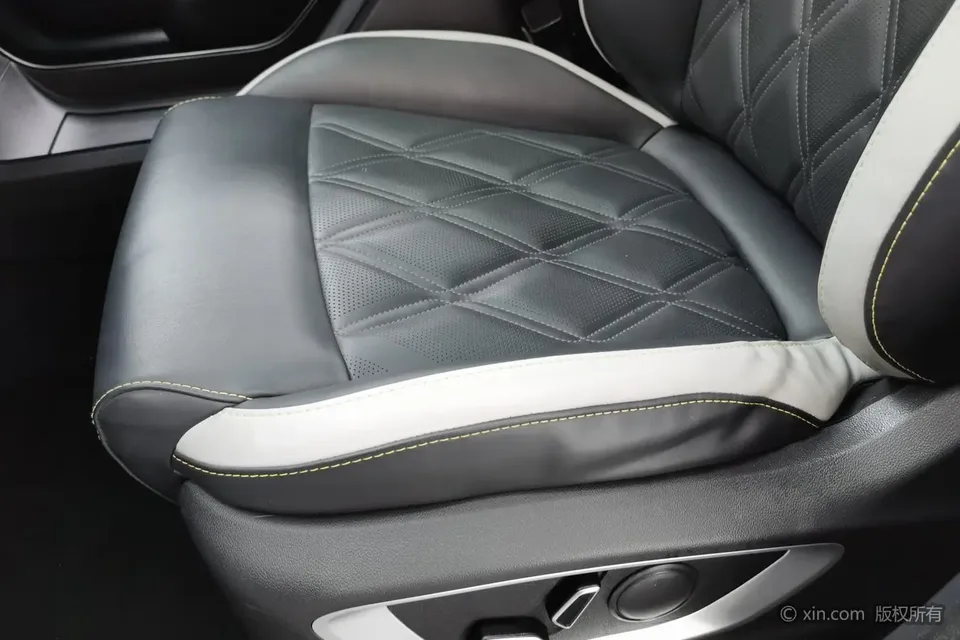 Changan CS75PLUS third generation 1.5T automatic premium model 2023 — миниатюра 4