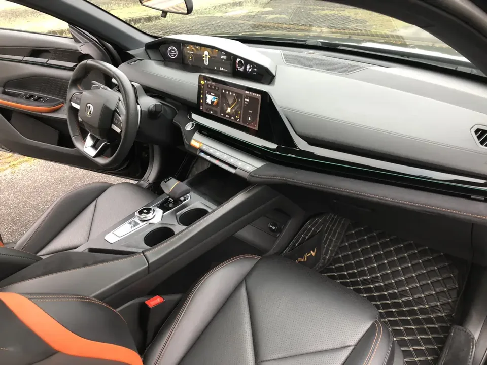Changan UNI-V 1.5T Sports Edition 2022 — миниатюра 4