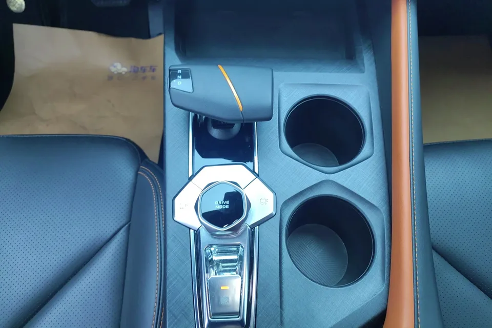 Changan UNI-V 1.5T Premium Edition 2022 — миниатюра 4