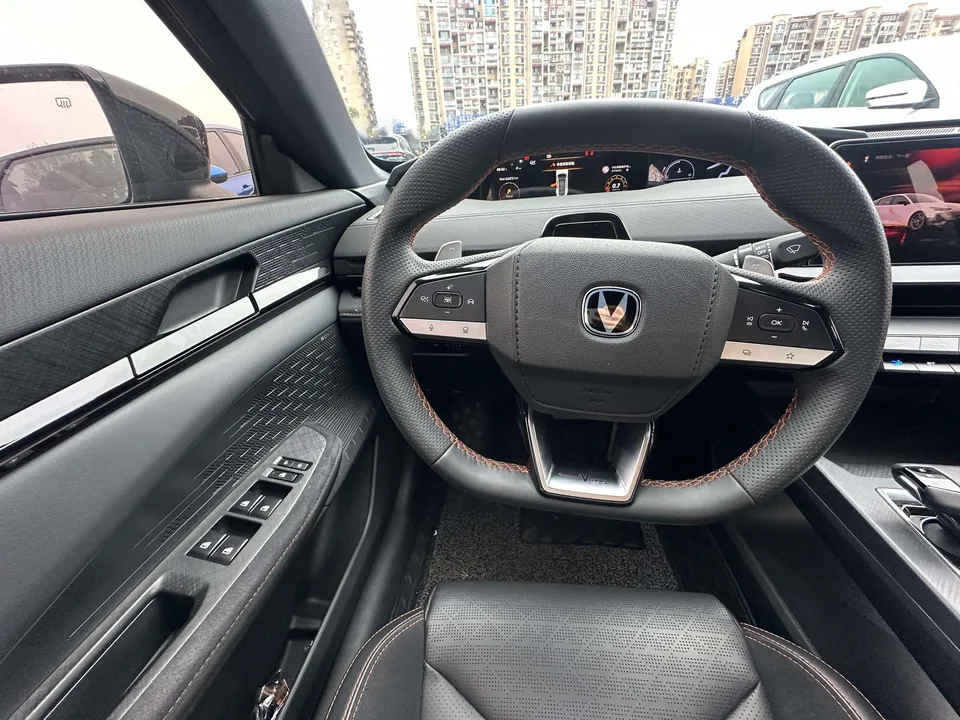 Changan UNI-V 2.0T Speed Edition 2022 — миниатюра 4