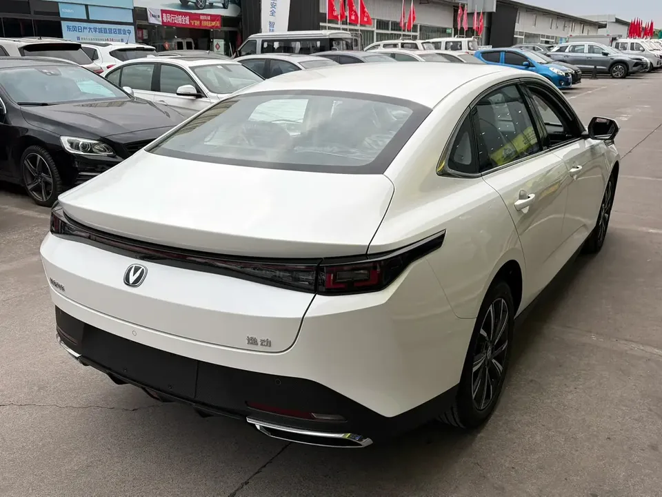 Changan Escape Escape 2025 1.5T DCT 500Bar Premium Edition 2026 — thumbnail 2