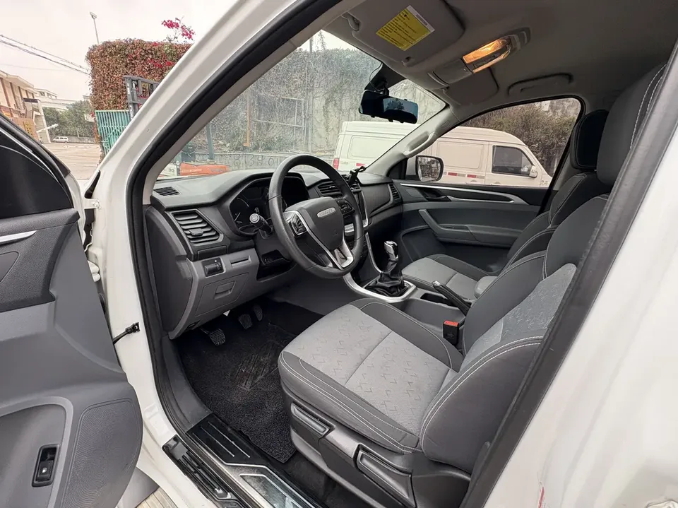 Datong Maxus T70 2.0T diesel manual two-wheel drive Australian version long box 2022 — миниатюра 5
