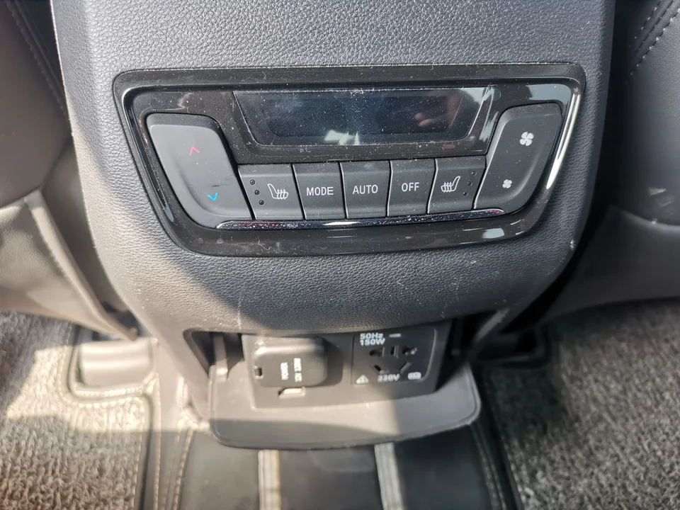 Datong Maxus D90 Pro 2.0T diesel four-wheel drive Alxa version 6 seats 2022 — миниатюра 5