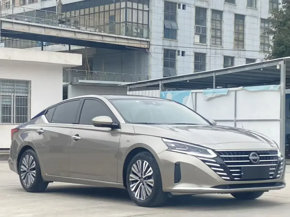 Nissan Altima 2.0L XL-Upr Premium Edition 2022 — миниатюра 3