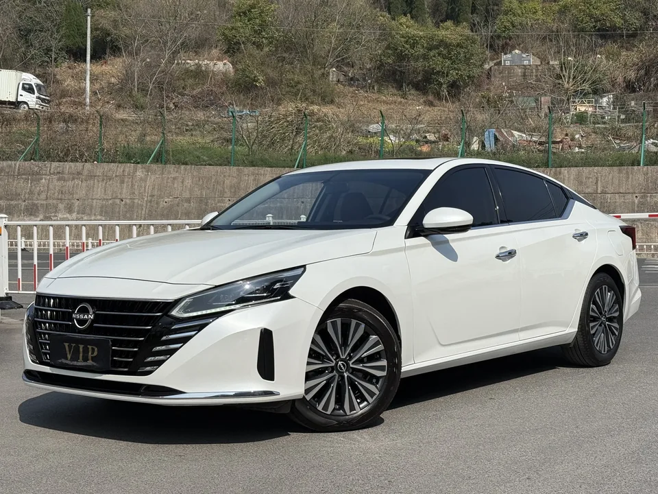 Nissan Altima Teana 2024 2.0L XE True Heart Edition 2025 — photo 1, buy with delivery to Moscow