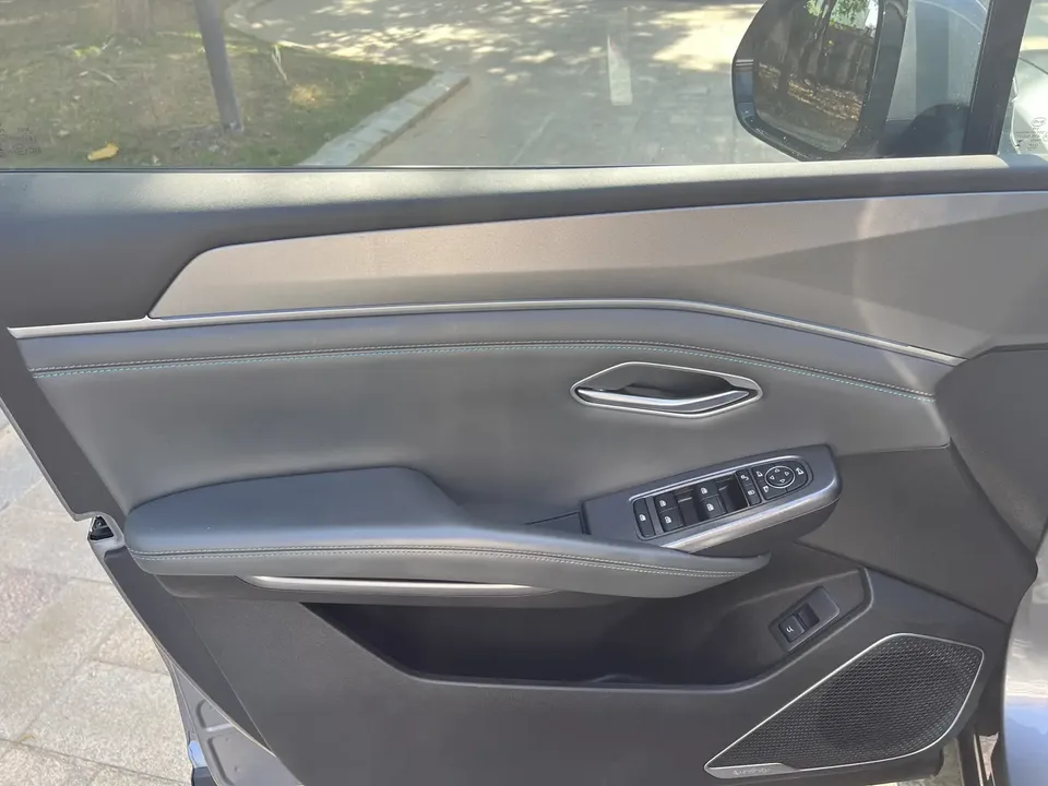 BYD Song L DM Intelligent Driving Edition DM-i 160KM Excellence Edition 2025 — миниатюра 3