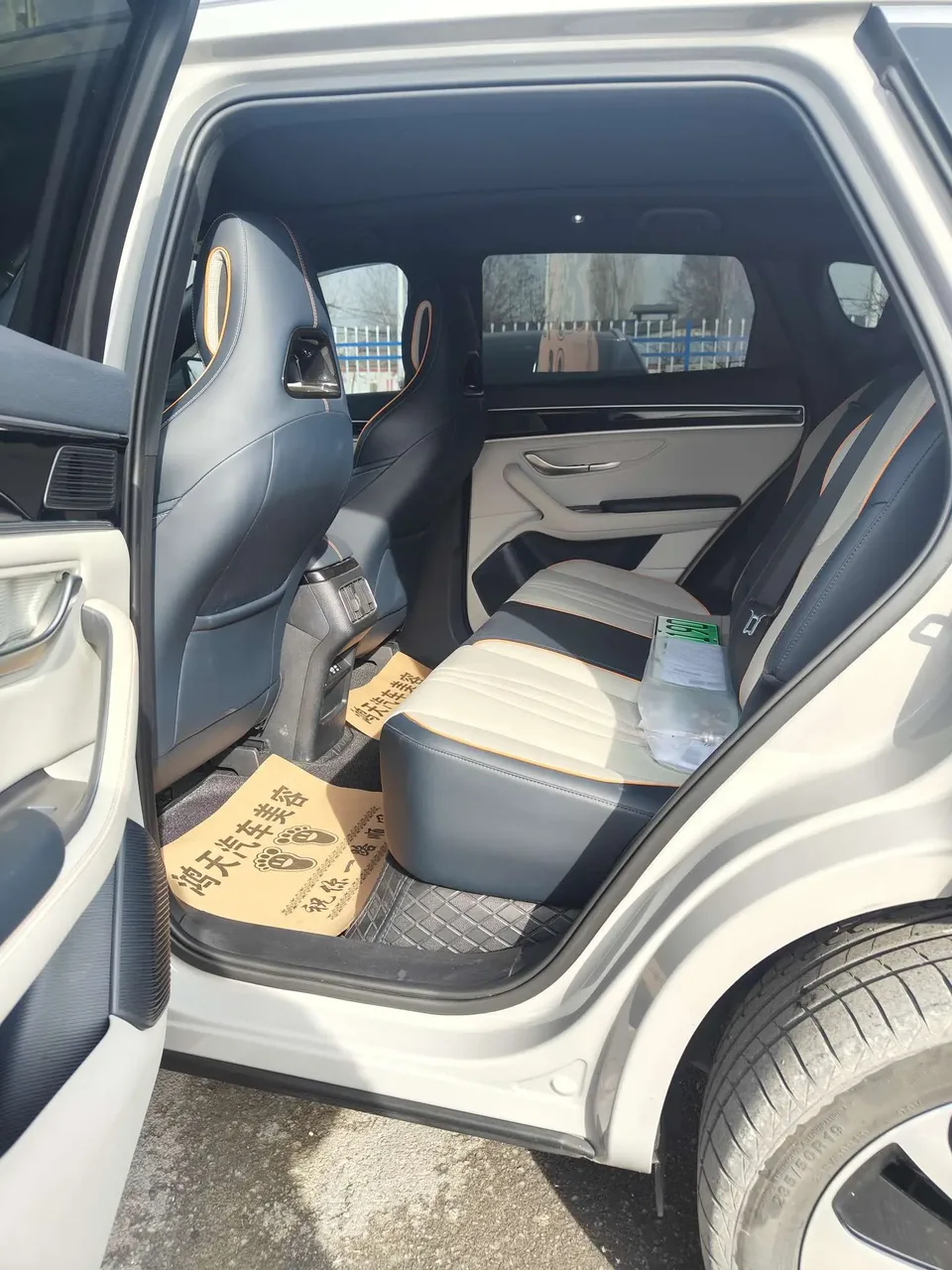BYD Song PLUS DM DM-i Champion Edition 110KM Flagship Model 2024 — миниатюра 5