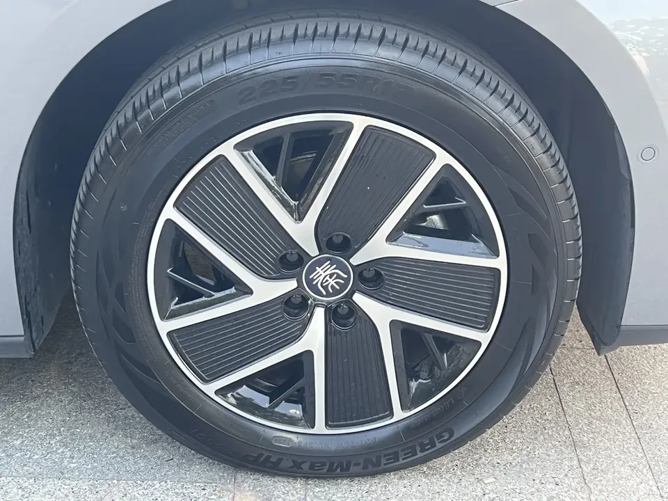 BYD Qin L DM Intelligent Driving Edition DM-i 120KM Beyond Edition 2025 — миниатюра 3