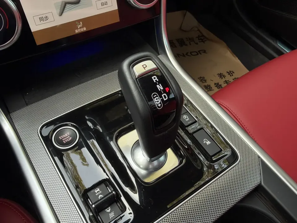 Jaguar XEL Jaguar XEL 2.0T 250PS R-DYNAMIC S Progressive Sports Edition 2024 — миниатюра 4
