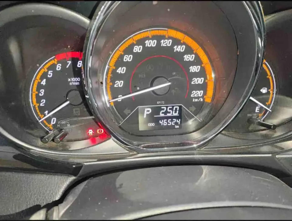 Toyota Yaris L YARiS L 2022 1.5L CVT luxury PLUS version 2022 — миниатюра 3