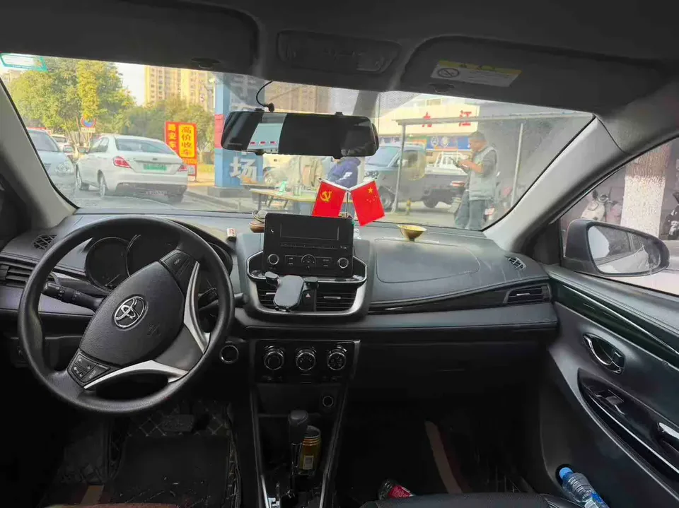 Toyota Yaris L YARiS L 2022 1.5L CVT luxury PLUS version 2022 — миниатюра 5