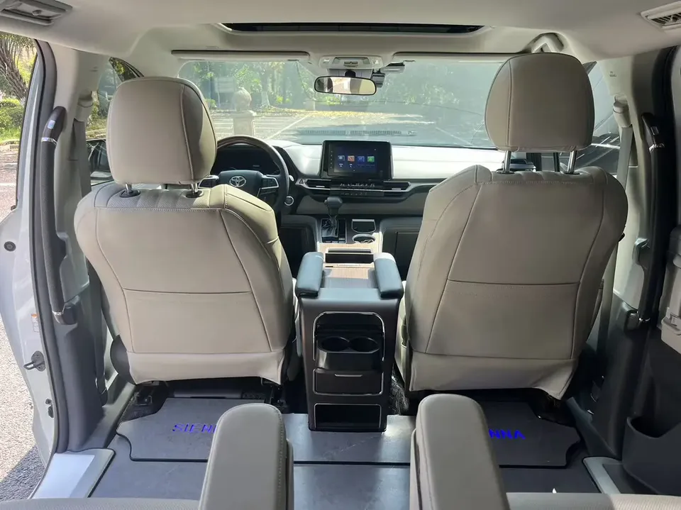 Toyota Sienna Senna 2024 Hybrid 2.5L Comfort Edition 2024 — thumbnail 3