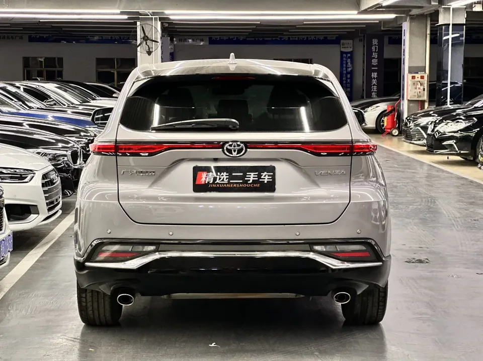 Toyota Venza 2.0L CVT 2WD Premium Edition 2024 — миниатюра 2