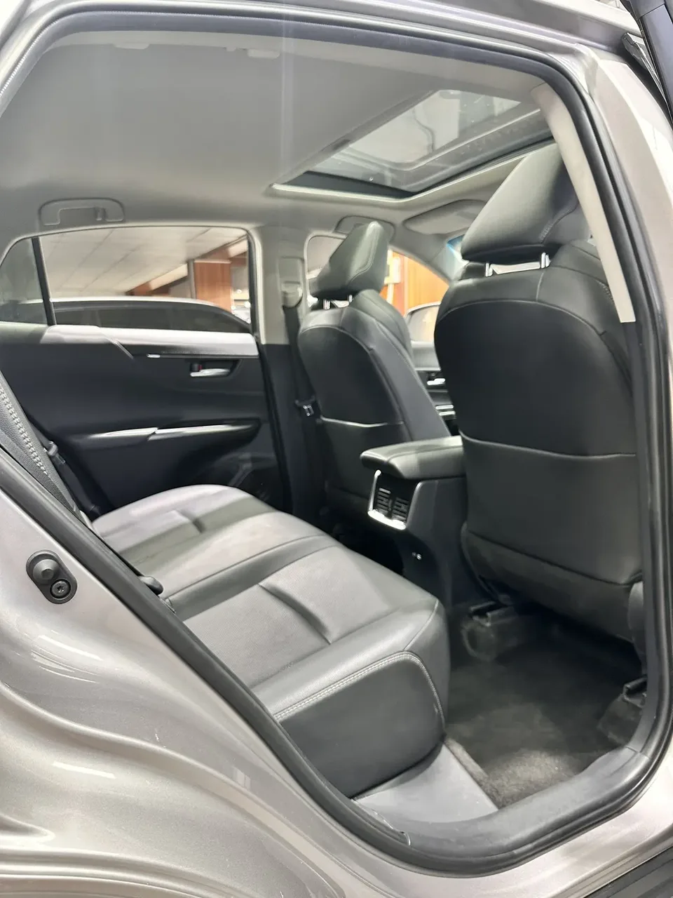 Toyota Venza 2.0L CVT 2WD Premium Edition 2024 — миниатюра 3