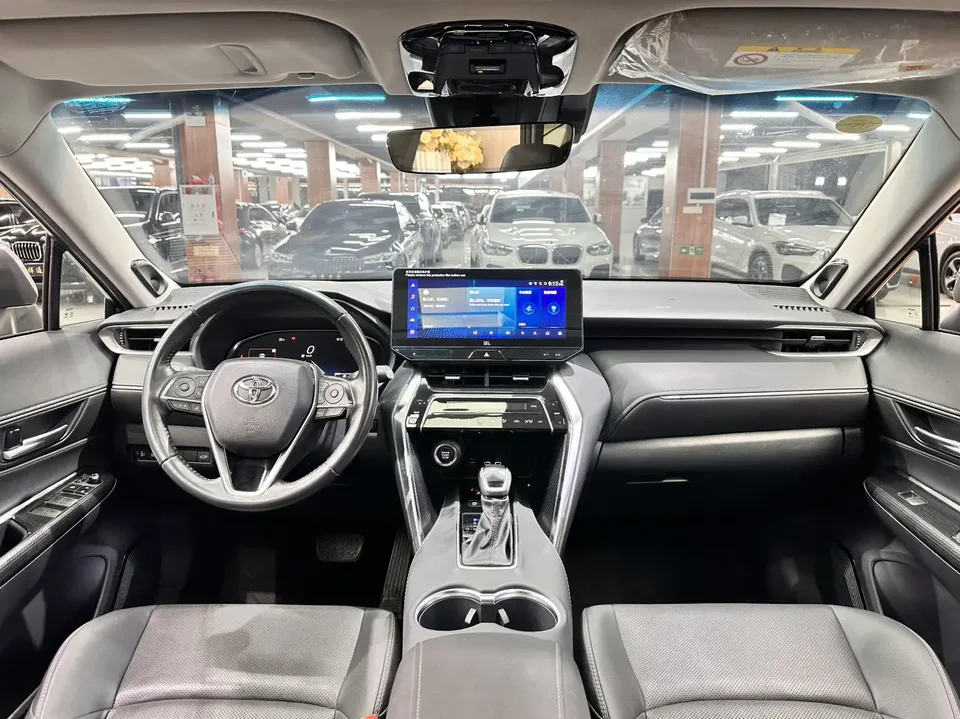 Toyota Venza 2.0L CVT 2WD Premium Edition 2024 — миниатюра 4