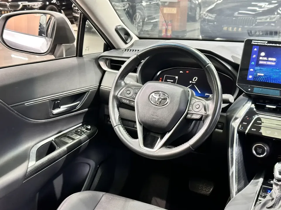 Toyota Venza 2.0L CVT 2WD Premium Edition 2024 — миниатюра 5