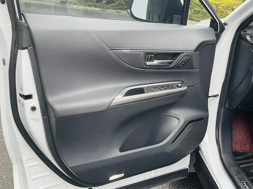 Toyota HARRIER 2.0L CVT two-wheel drive exclusive version 2023 — миниатюра 3