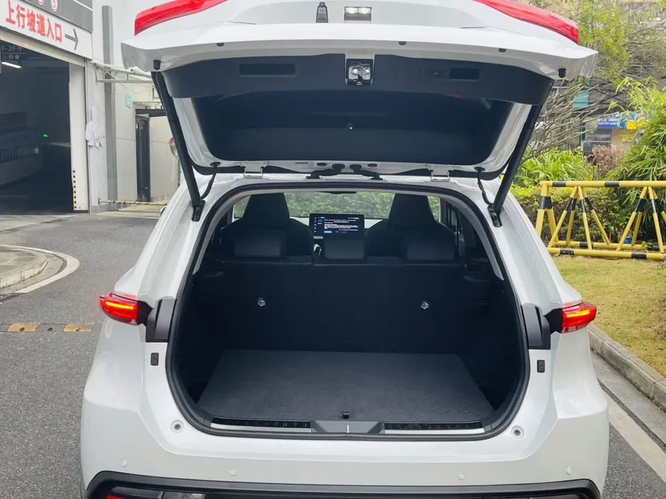 Toyota HARRIER 2.0L CVT two-wheel drive exclusive version 2023 — миниатюра 5