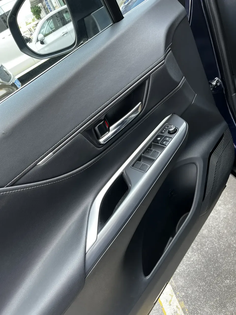 Toyota HARRIER 2.0L CVT 2WD Progressive Edition 2023 — миниатюра 3