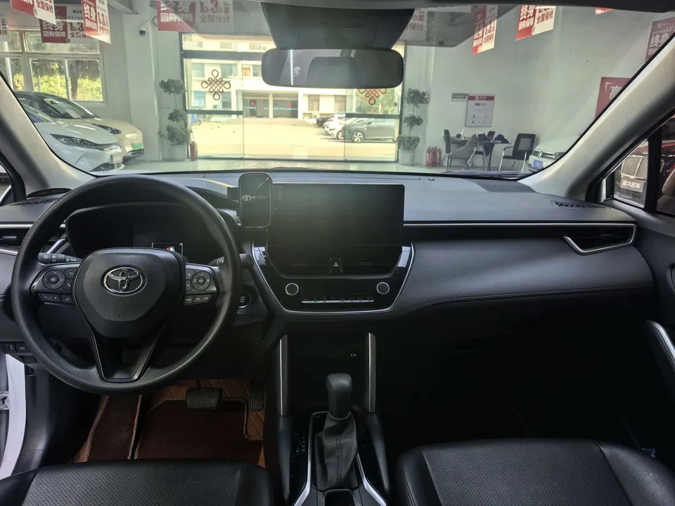 Toyota CorollaCross 2.0L CVT Elite Edition 2024 — миниатюра 4