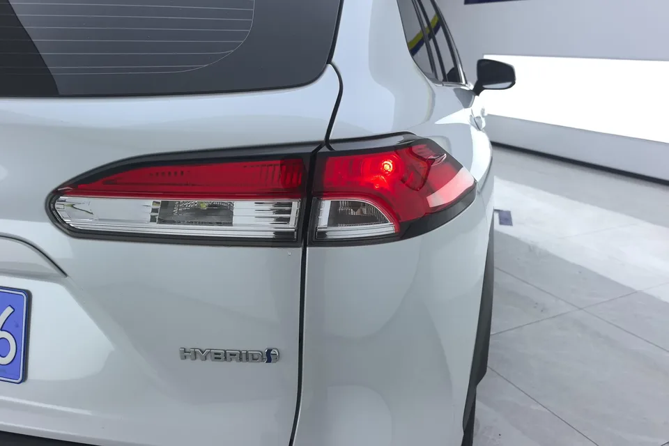 Toyota CorollaCross 2.0L Intelligent Electric Hybrid Dual Engine Pioneer Edition 2024 — миниатюра 2