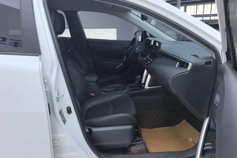 Toyota CorollaCross 2.0L Intelligent Electric Hybrid Dual Engine Pioneer Edition 2024 — миниатюра 5