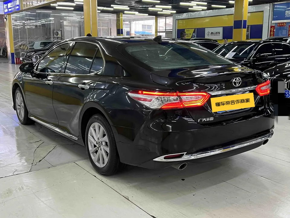 Toyota Camry 2.0G Deluxe Edition 2023 — миниатюра 4