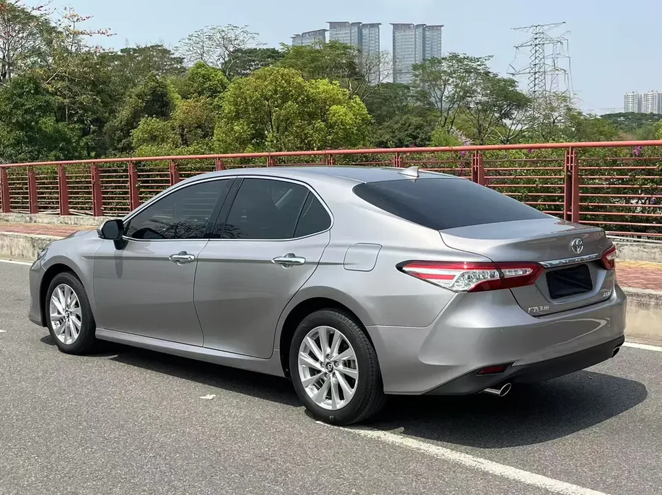 Toyota Camry 2.0G Deluxe Edition 2022 — миниатюра 5