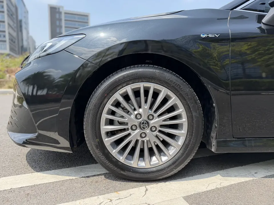 Toyota Camry Hybrid 2.0HGVP Luxury Edition 2024 — миниатюра 3