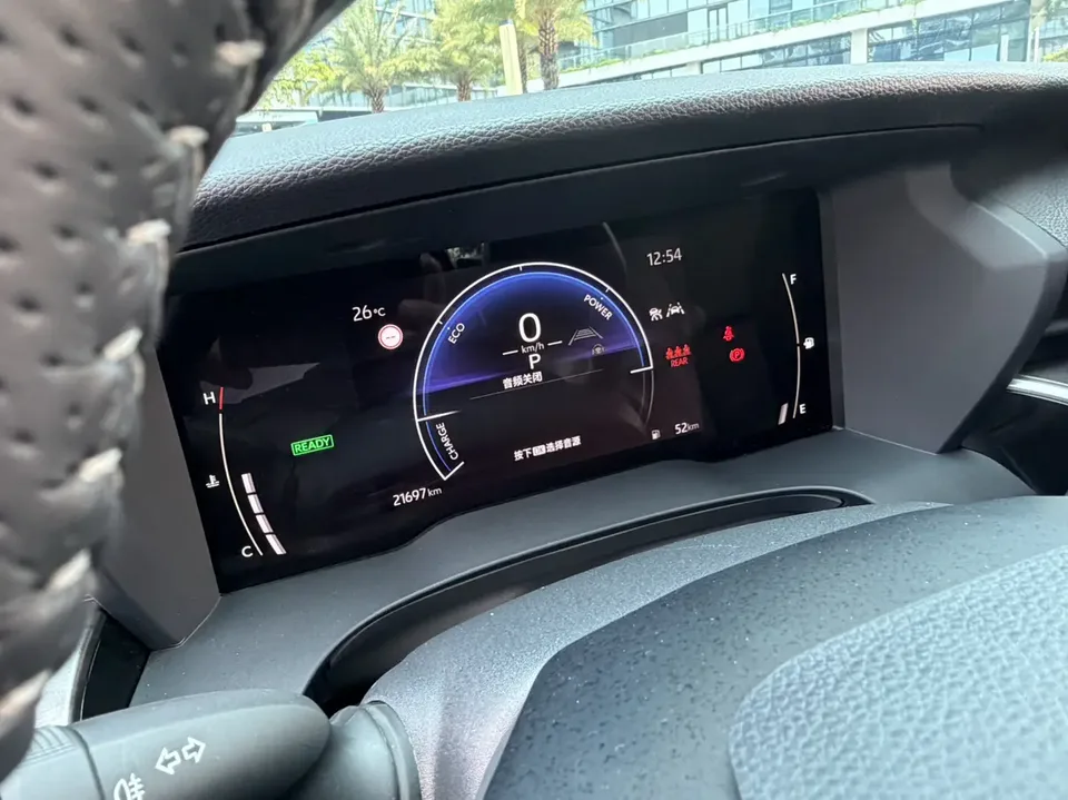 Toyota Camry Hybrid 2.0HGVP Luxury Edition 2024 — миниатюра 4