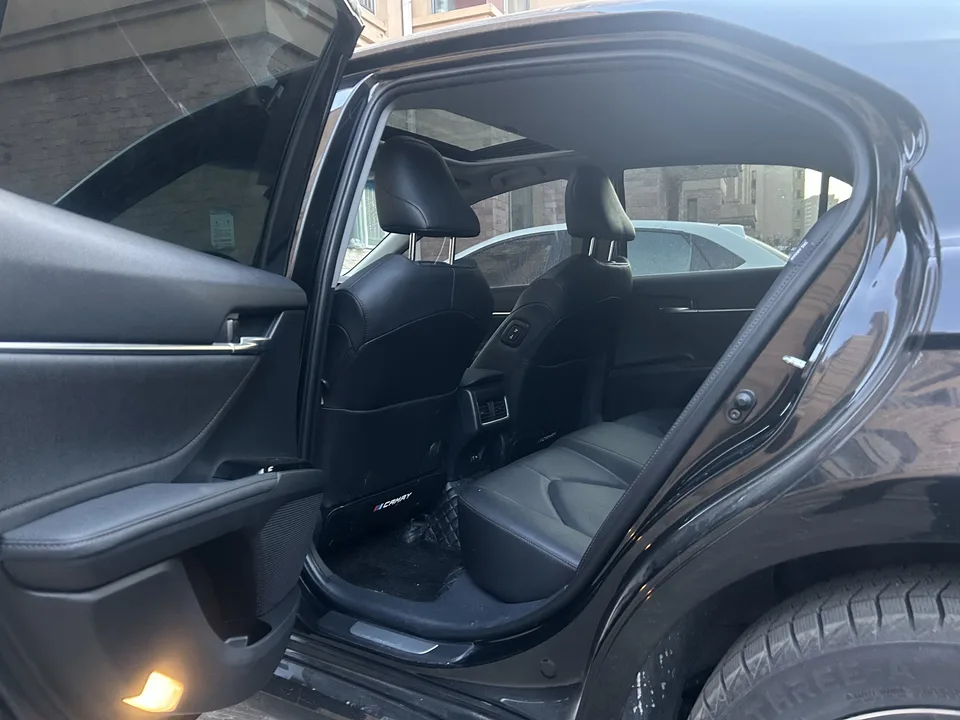 Toyota Camry 2.0G Deluxe Edition 2023 — миниатюра 3