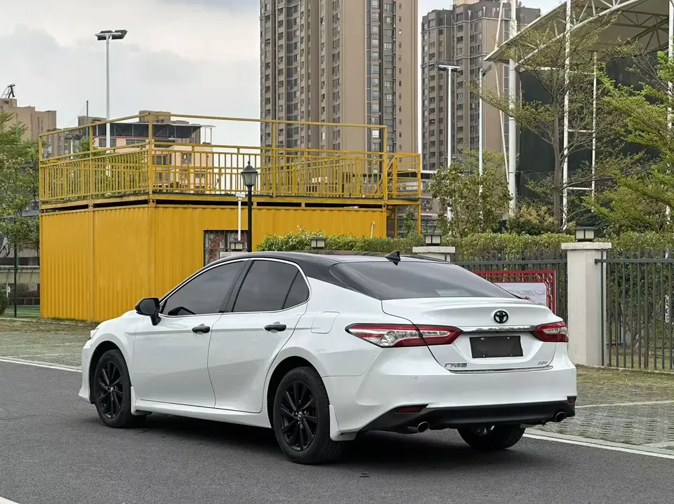 Toyota Camry 2.0G Deluxe Edition 2022 — миниатюра 2