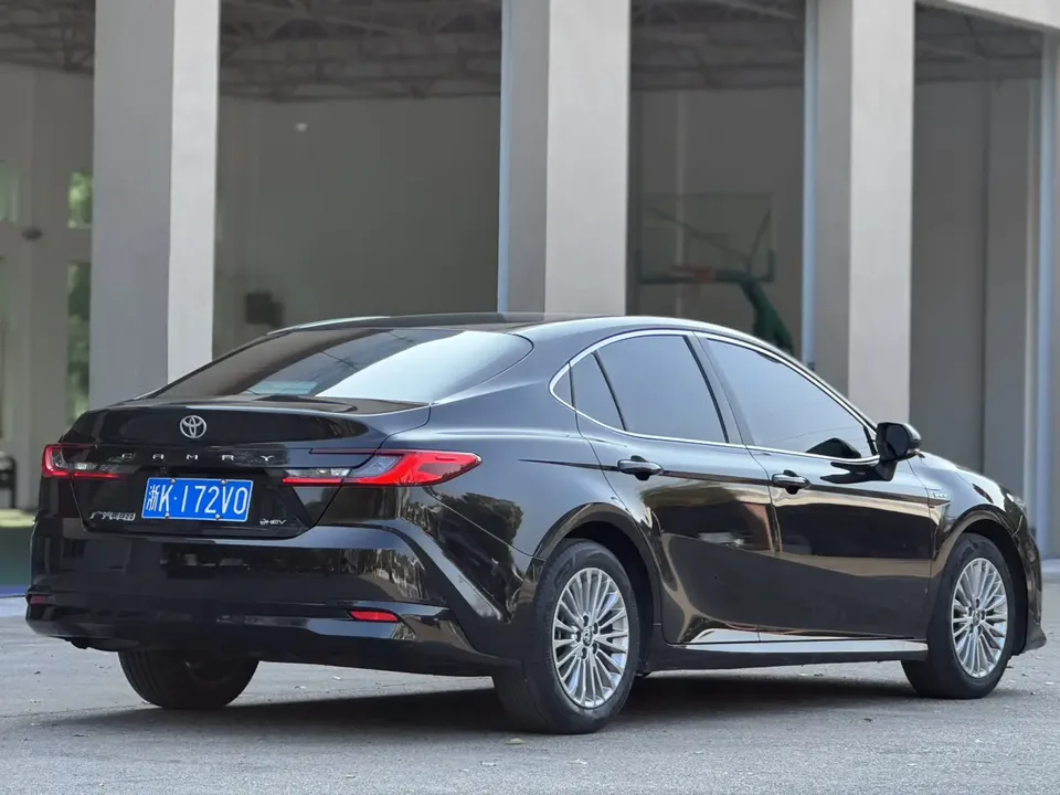 Toyota Camry Hybrid 2.0HE Elite Edition 2025 — миниатюра 5