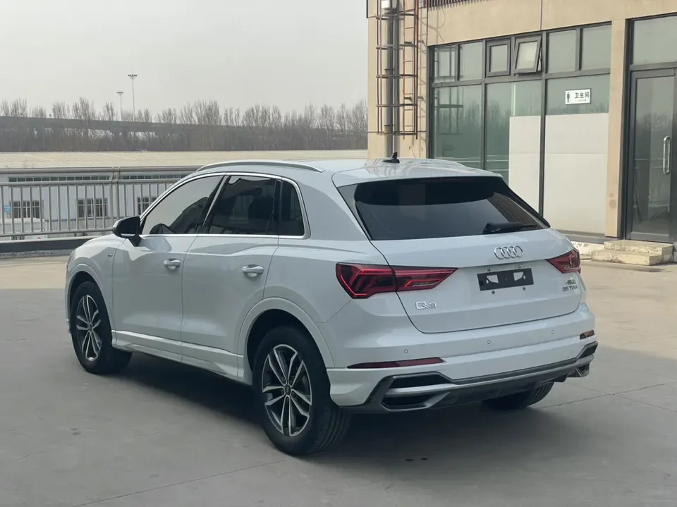Audi Q3 Audi Q3 2022 35 TFSI aggressive and dynamic model 2022 — миниатюра 2