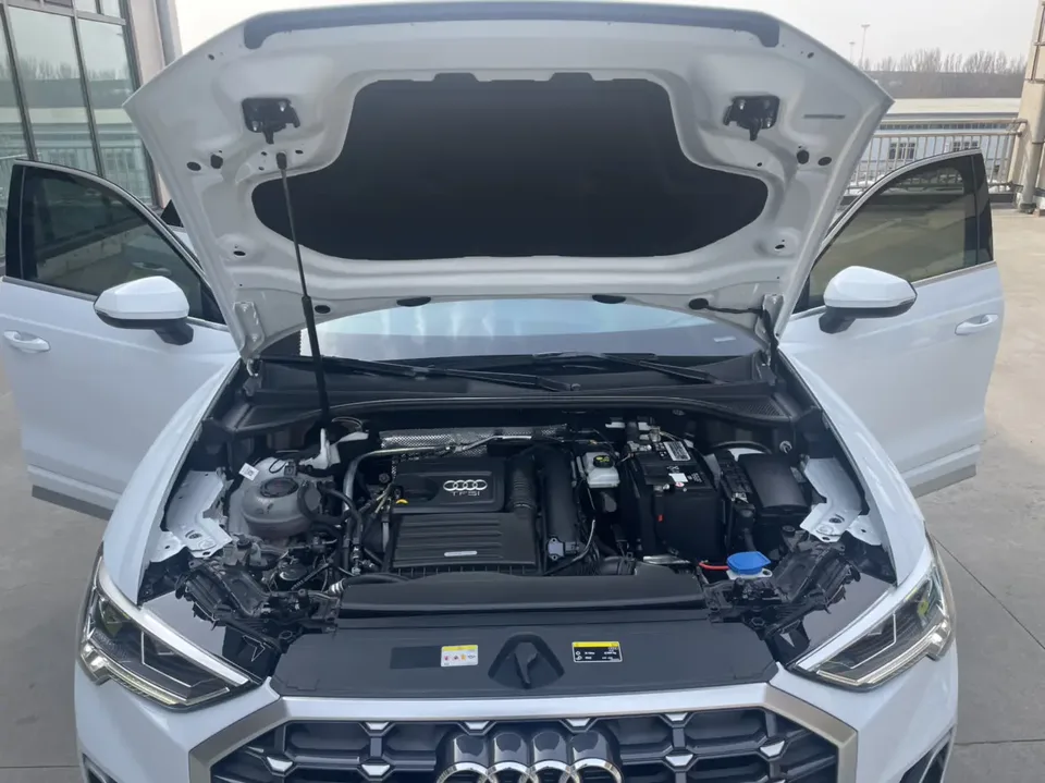 Audi Q3 Audi Q3 2022 35 TFSI aggressive and dynamic model 2022 — миниатюра 3