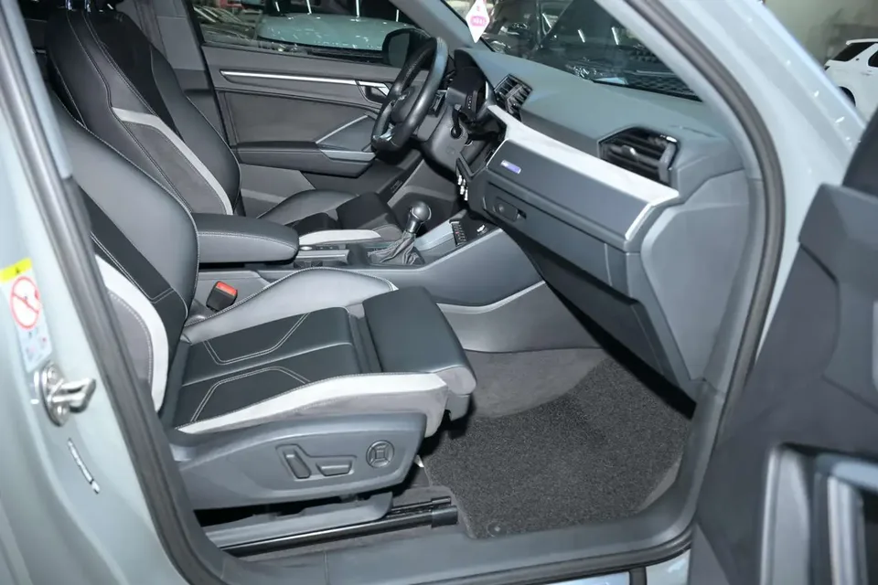 Audi Q3 Audi Q3 2024 35 TFSI Enterprising and Elegant Model 2024 — миниатюра 4