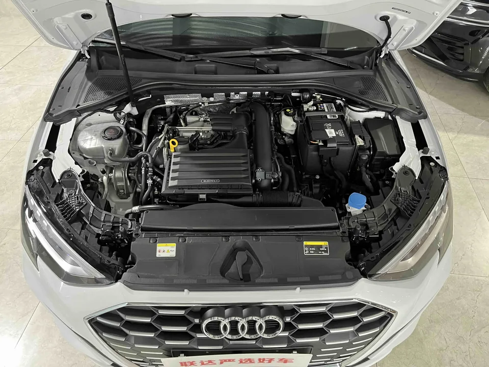 Audi A3 facelift Sportback 35 TFSI stylish and sporty 2023 — миниатюра 2