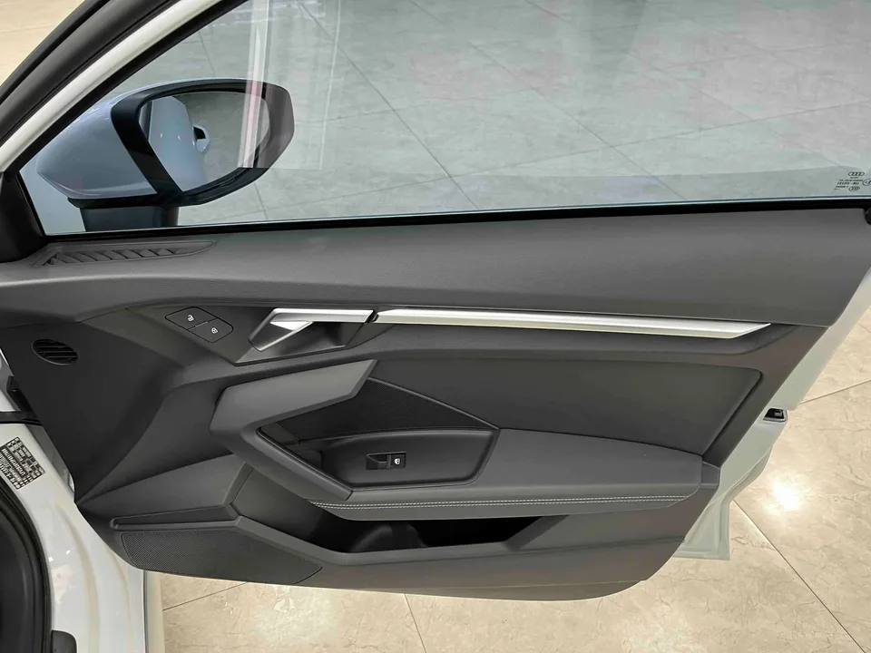 Audi A3 facelift Sportback 35 TFSI stylish and sporty 2023 — миниатюра 4