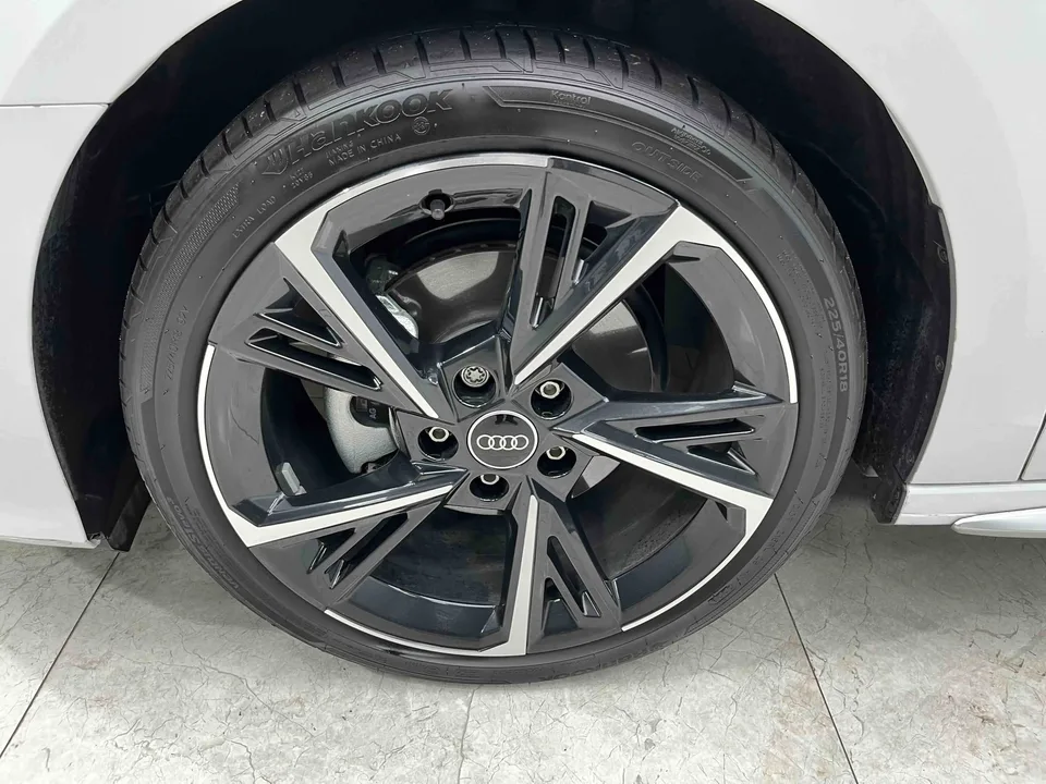 Audi A3 facelift Sportback 35 TFSI stylish and sporty 2023 — миниатюра 2
