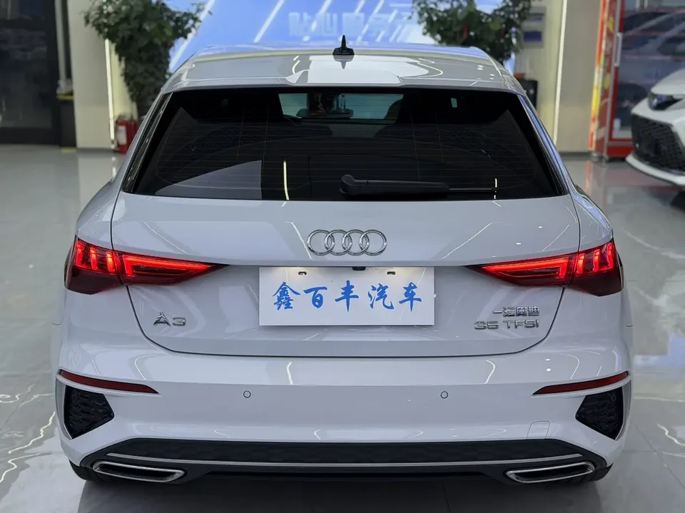 Audi A3 facelift Sportback 35 TFSI stylish and sporty 2023 — миниатюра 2