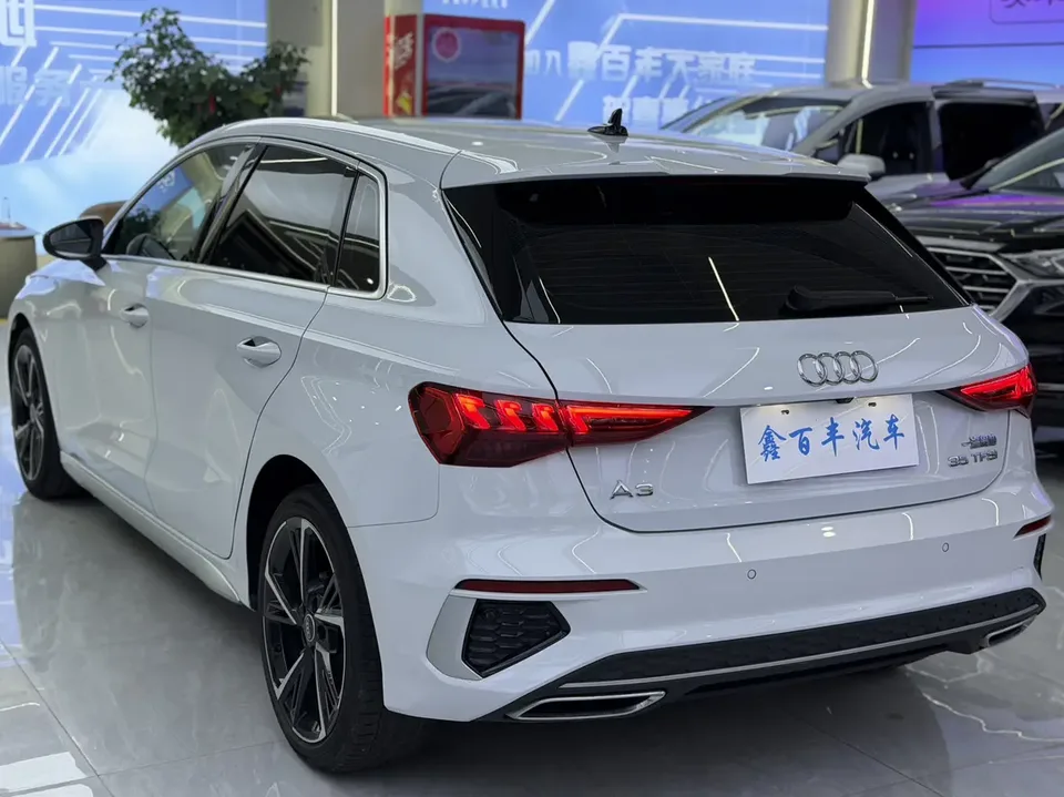 Audi A3 facelift Sportback 35 TFSI stylish and sporty 2023 — миниатюра 4
