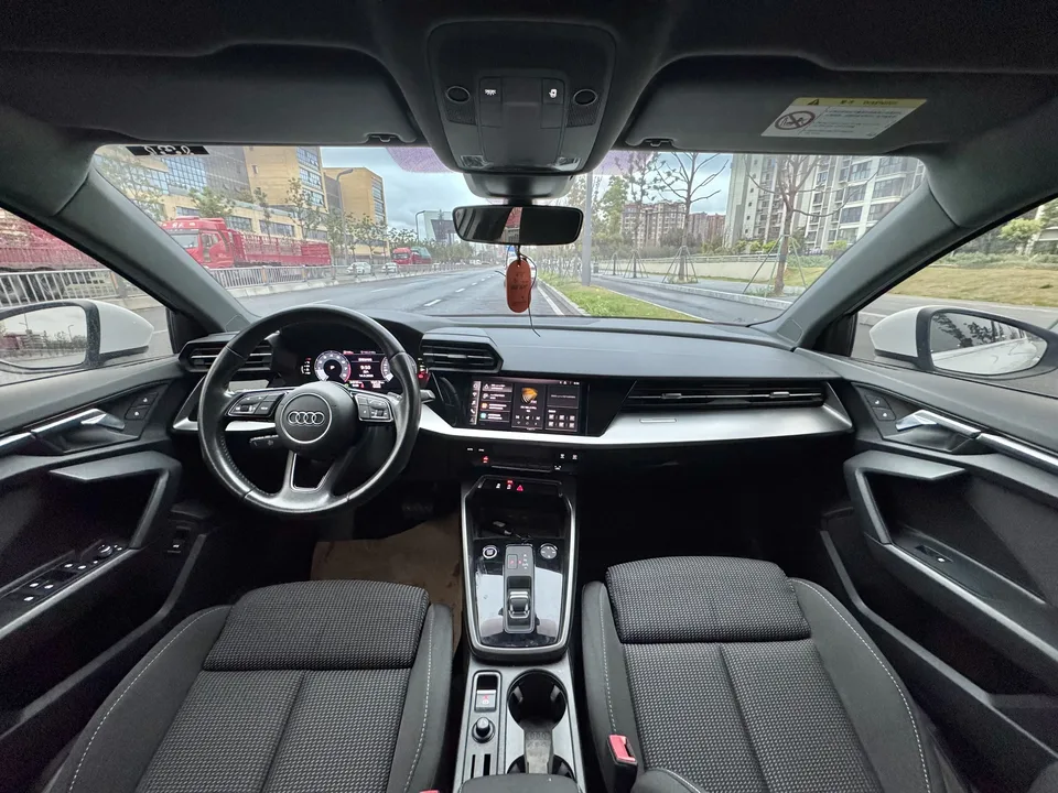 Audi A3 A3L Limousine 35 TFSI Enterprising and Elegant Model 2022 — миниатюра 2