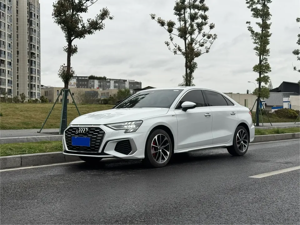 Audi A3 A3L Limousine 35 TFSI Enterprising and Elegant Model 2022 — фото 1, купить с доставкой в Москву