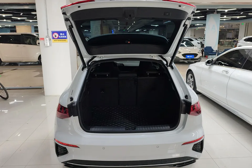 Audi A3 Sportback 35 TFSI stylish and sporty 2023 — миниатюра 5