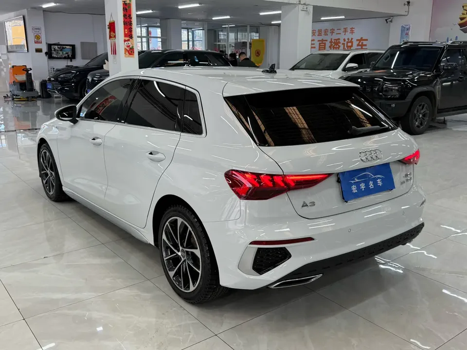 Audi A3 Sportback 35 TFSI Enterprising and Elegant Model 2022 — миниатюра 4